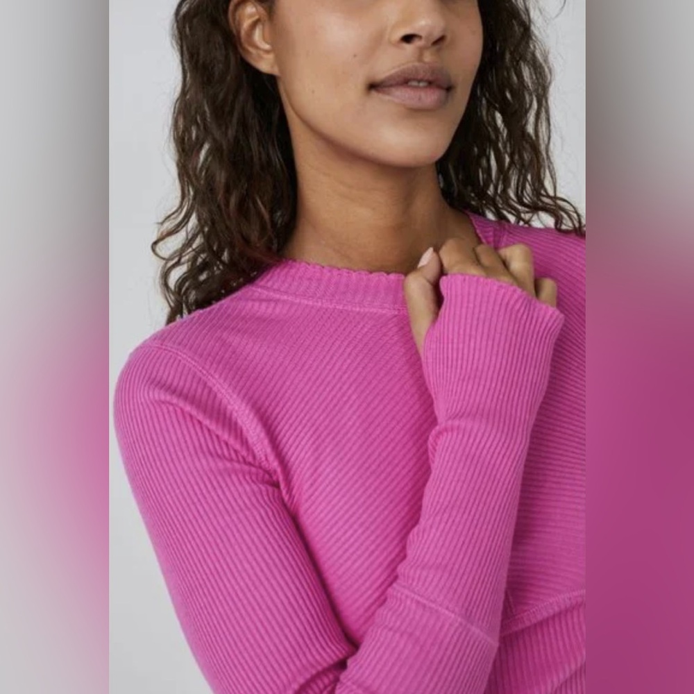 NWOT Free People Movement Laura Mock Neck Ribbed Top in Fuchsia Fizz size XS - Picture 2 of 12